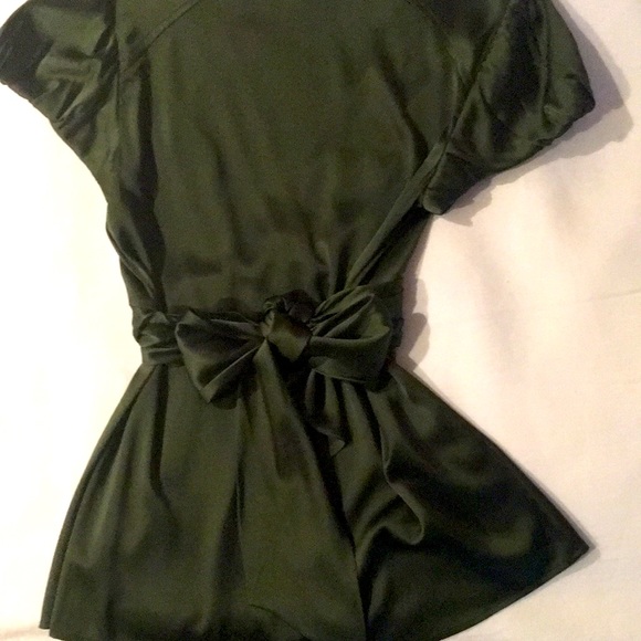🍁 5/$40. BCBGMaxAzria Silk Emerald Green Blouse - Picture 5 of 8